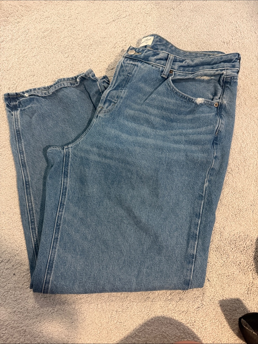 Universal Thread Womens  Straight Jeans in Medium Blue Wash